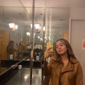 Meet your Posher, Juliana